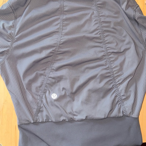 Lululemon Dance Studio Jacket III
Soot Light/Size 4 - Picture 4 of 8